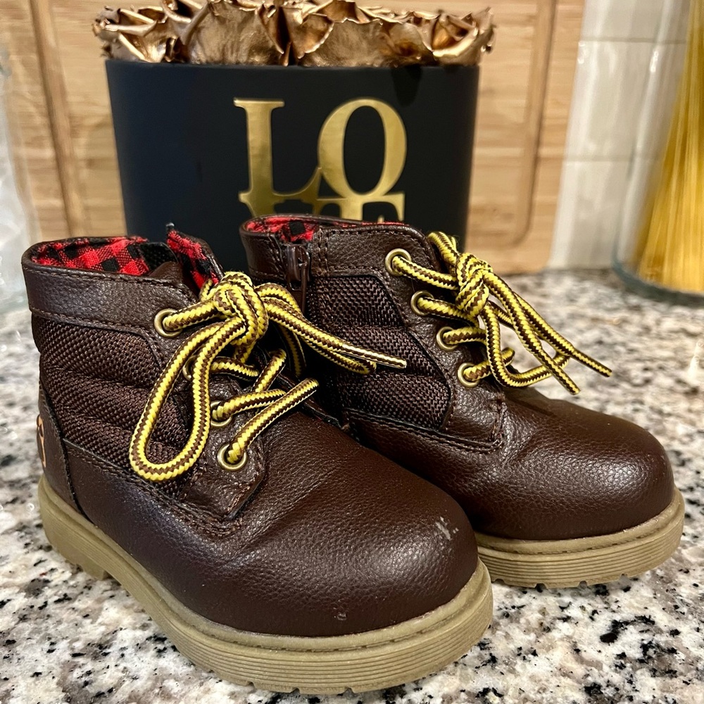 EUC toddler boots